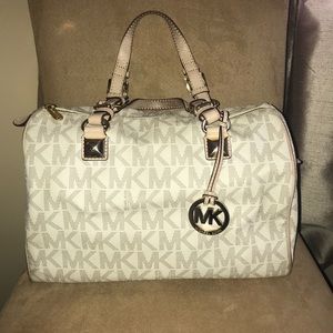 Michael kors cream barrel bag